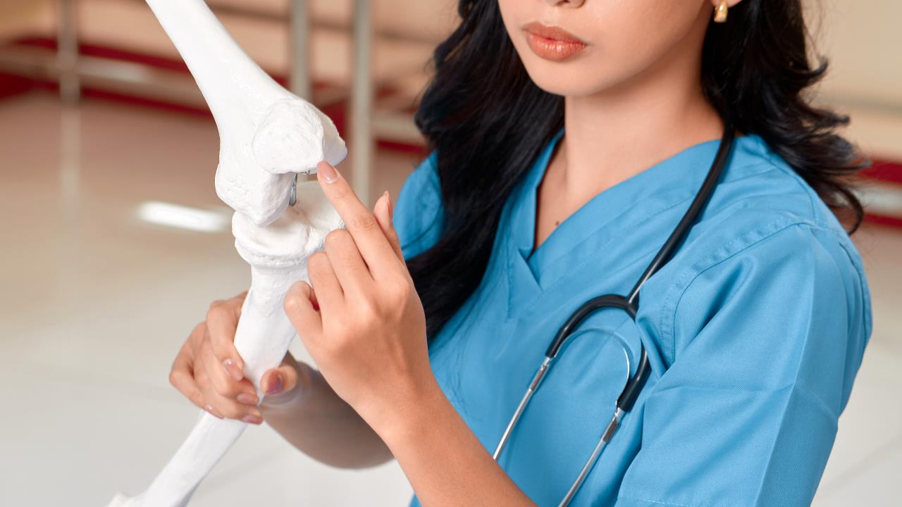 La vitamina que debes consumir a diario para prevenir el dolor de huesos después de los 40 años